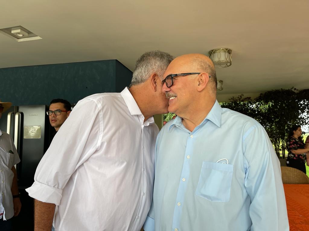 Péssima articulação do governo gera palanque para opositores e ministro manifestando voto em Petecão   